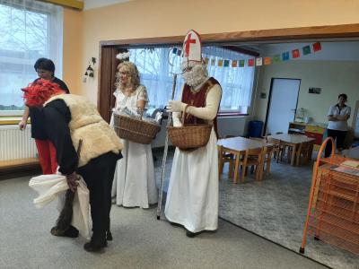 Návštěva Mikuláše s čertem a andělem